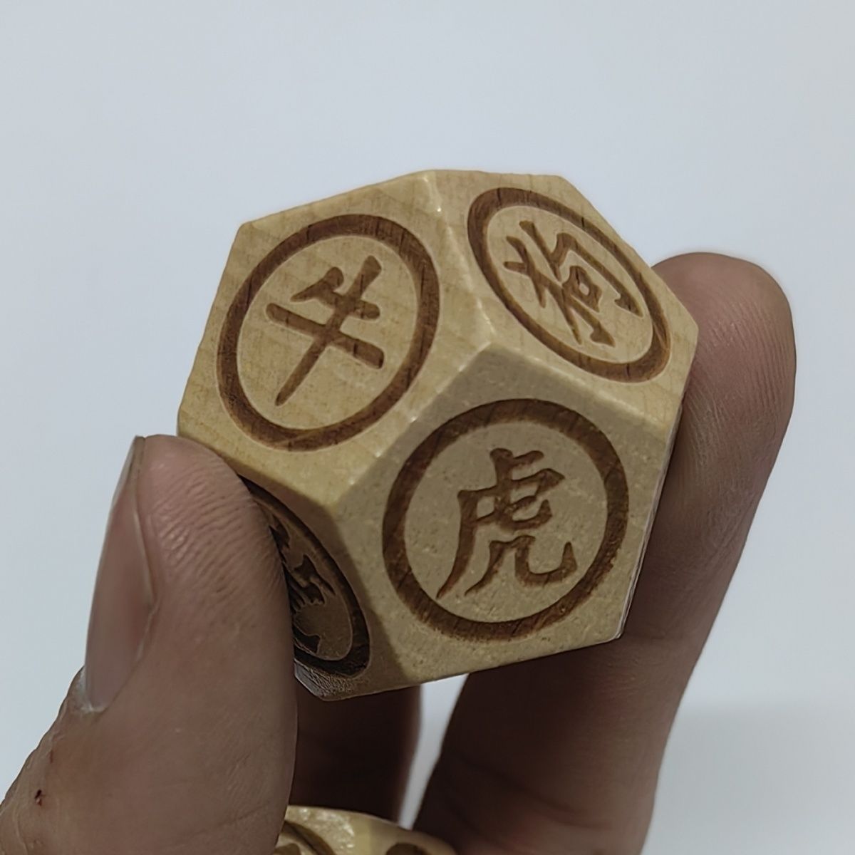 Juego de dados de madera con l - Zodiac Party Games reseña y precio